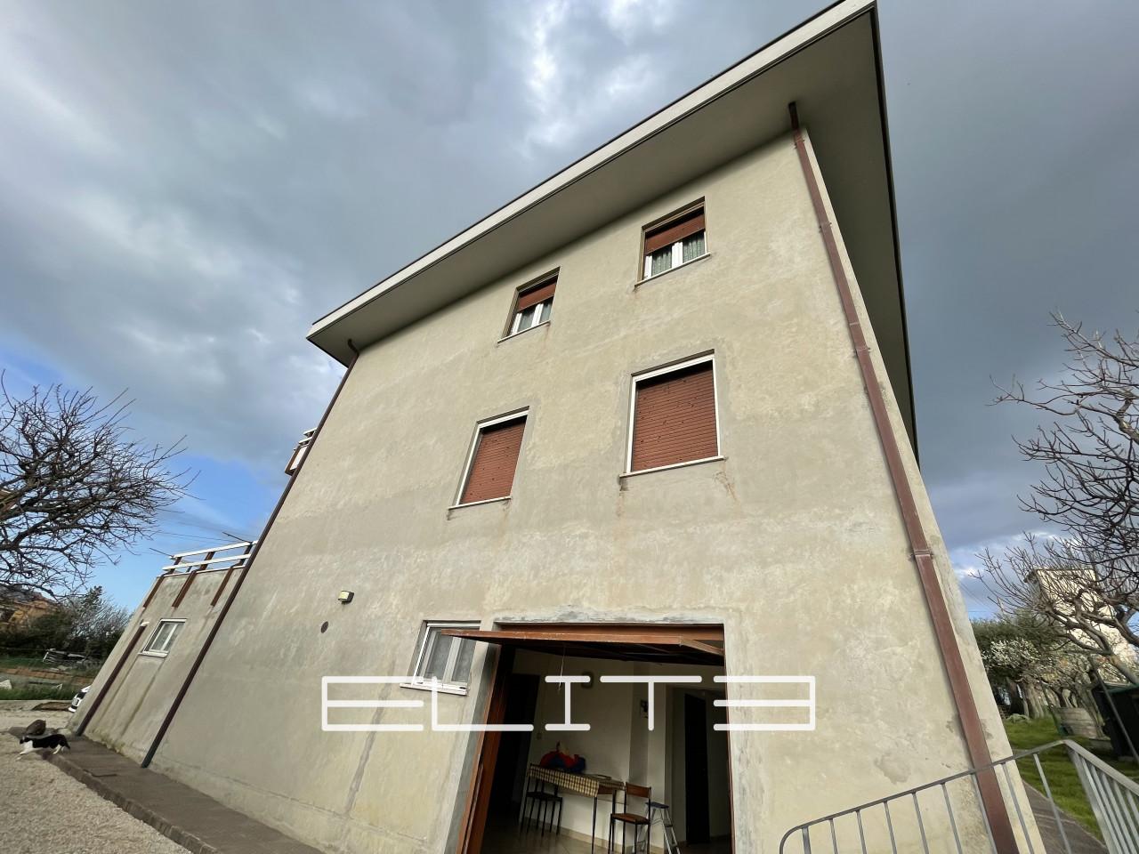 4 rooms Villa in Agugliano, Italy No. 15144