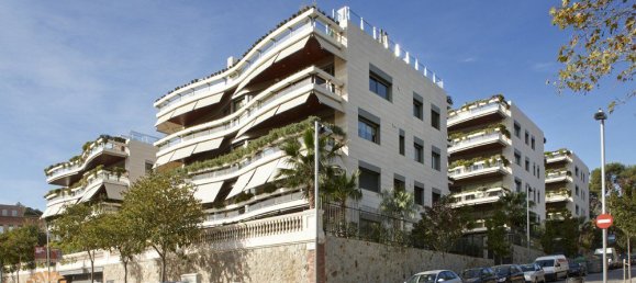 4 bedrooms Apartment in Barcelona, Spain No. 95 8