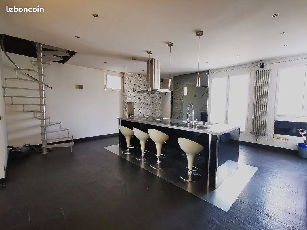 3 bedrooms Duplex in Paris, France No. 182657