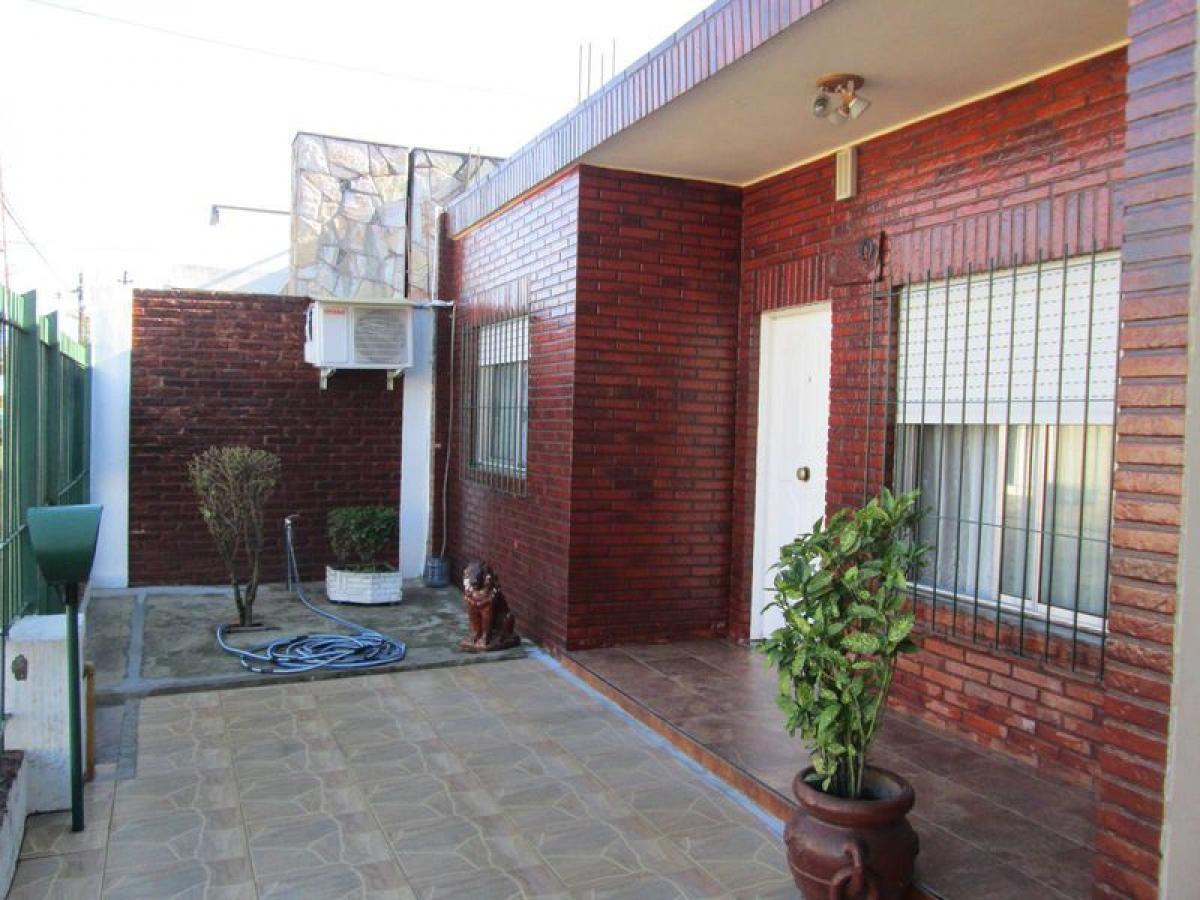 2 bedrooms House in Bermudez, Argentina No. 8338