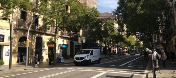 Коммерческая недвижимость 1000м² в Сантс-Монтжуик, Испания № 83406 5