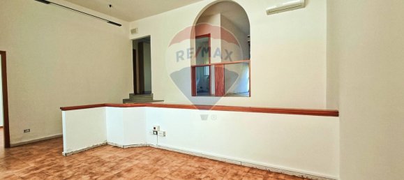 4-salle Propriété commerciale à Terranuova Bracciolini, Italy No. 178460 2