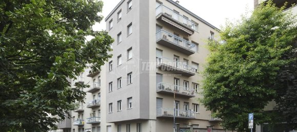 3 rooms Apartment in Bergamo, Italy No. 124424 2