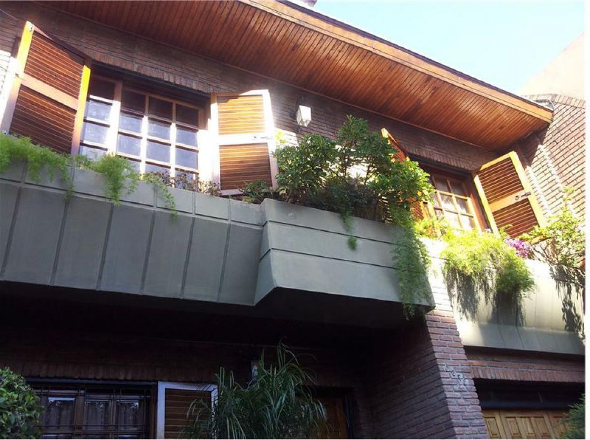 Casa de 4 dormitorios en Buenos Aires, Argentina No. 81709