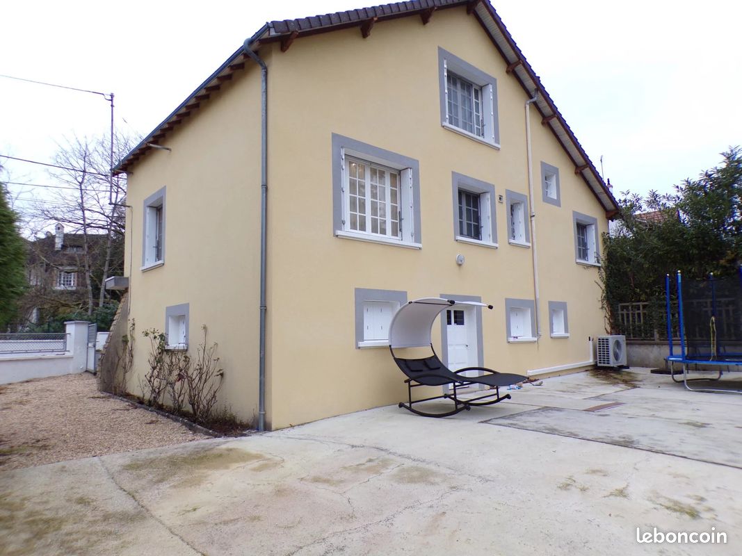 3 Schlafzimmer Haus in Vierzon, France, Nr. 43437