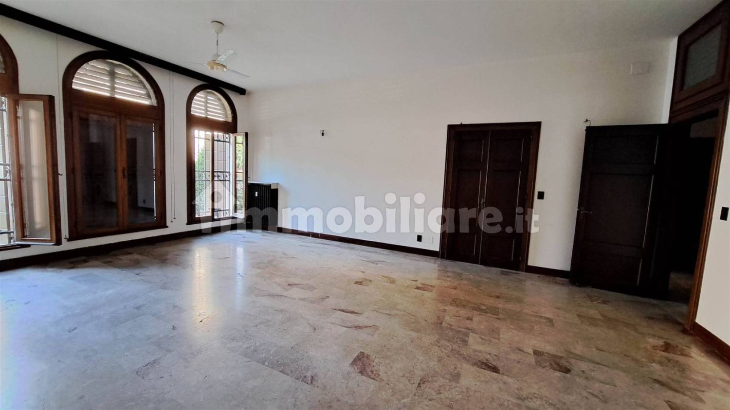5 rooms Office in Padua, Italy No. 221363