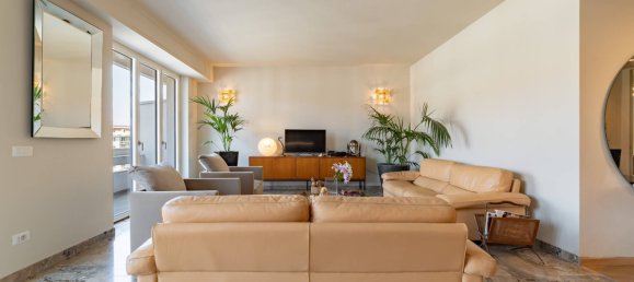 3 bedrooms Apartment in Milan, Italy No. 272105 5