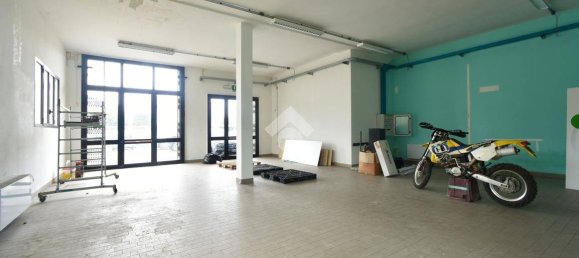 Lagerhaus in Forlì, Italy 450m², Nr. 161369 2