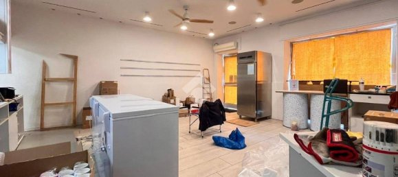 2 rooms Commercial property in Desenzano del Garda, Italy No. 272746 3