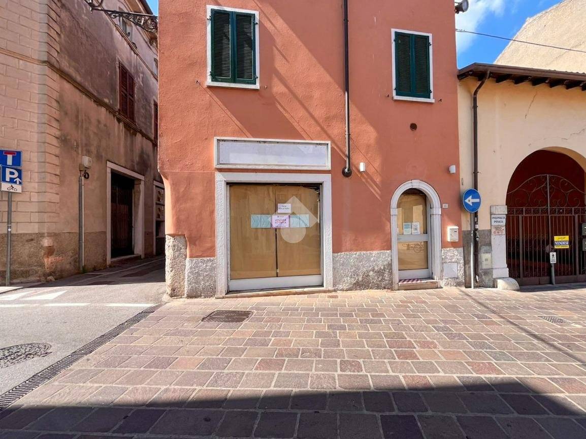 2 rooms Commercial property in Desenzano del Garda, Italy No. 272746