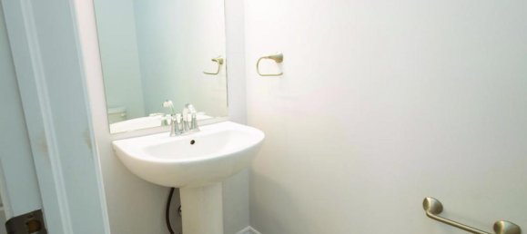 4 bedrooms House in Welland, Canada No. 810 7