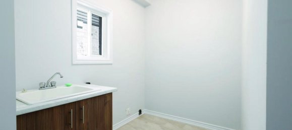 4 bedrooms House in Welland, Canada No. 810 6