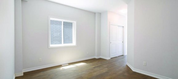 4 bedrooms House in Welland, Canada No. 810 5