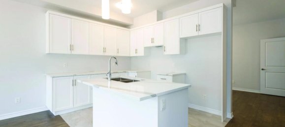 4 bedrooms House in Welland, Canada No. 810 9