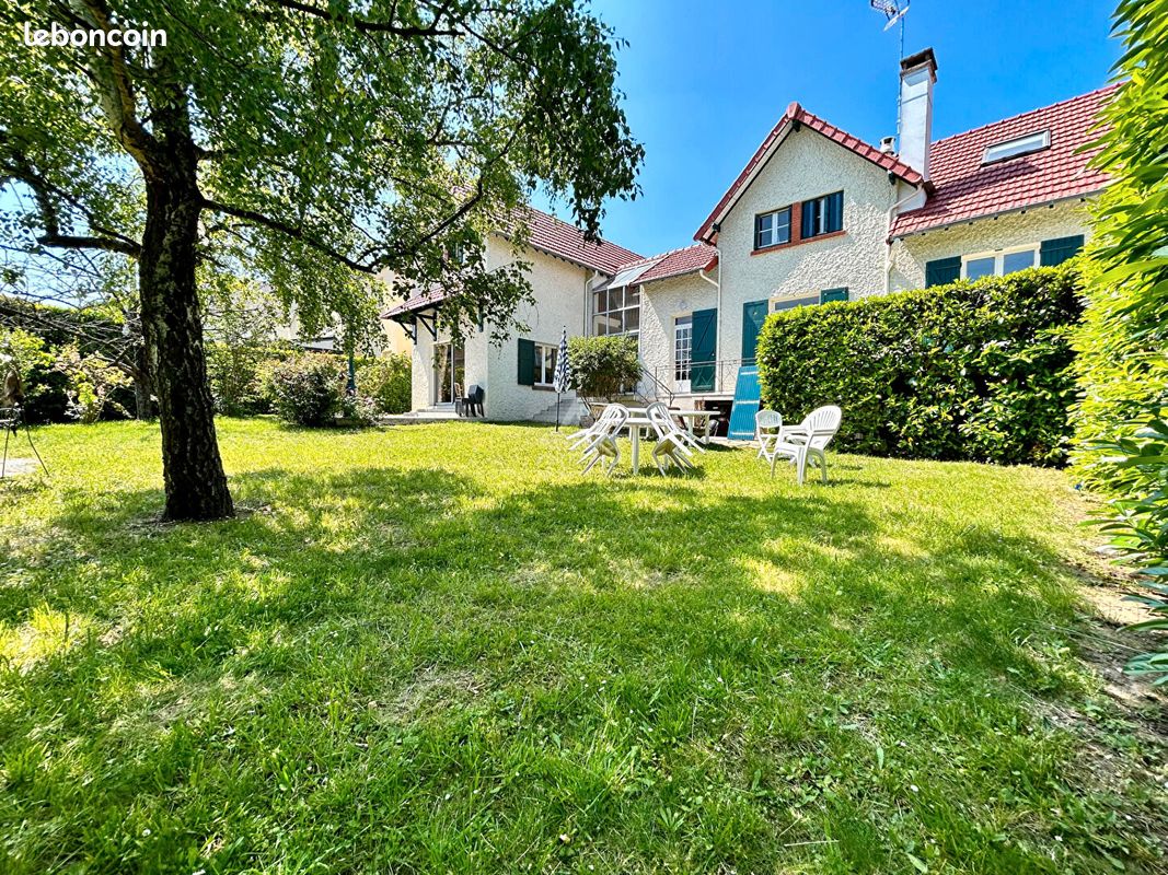 6 bedrooms House in Poissy, France No. 183842