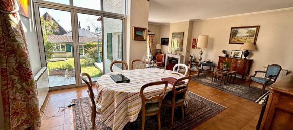 6 bedrooms House in Poissy, France No. 183842 8