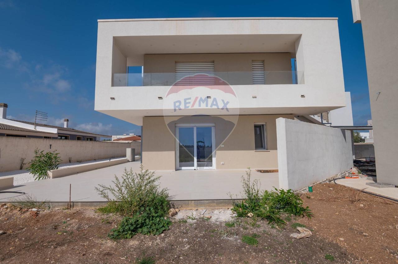 6 rooms Villa in Noto, Italy No. 103630