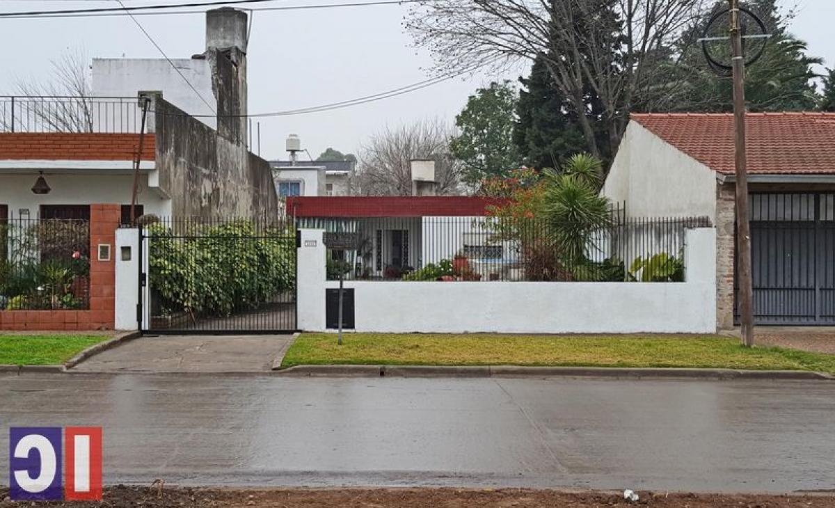 2 bedrooms House in Ituzaingo, Argentina No. 84158