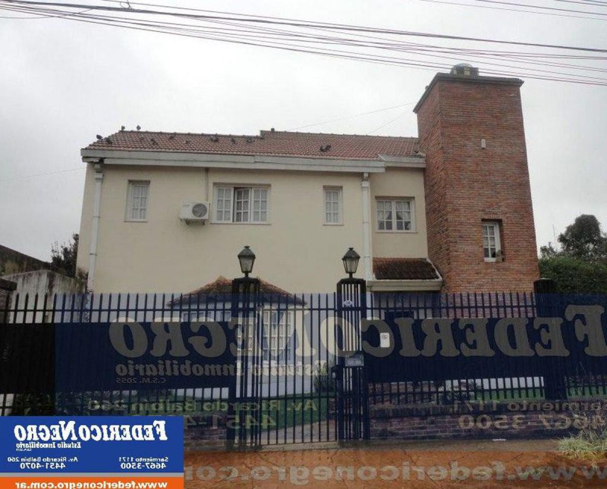 Casa de 4 dormitorios en San Miguel, Argentina No. 3722