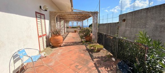 Дом с 7 комнатами в Катандзаро, Италия № 145797 17