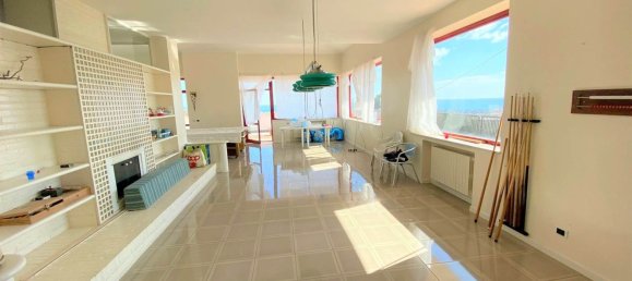 Дом с 7 комнатами в Катандзаро, Италия № 145797 4