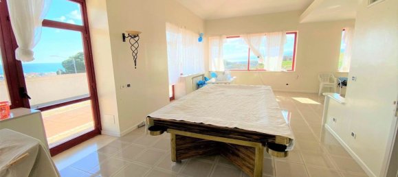 Дом с 7 комнатами в Катандзаро, Италия № 145797 5