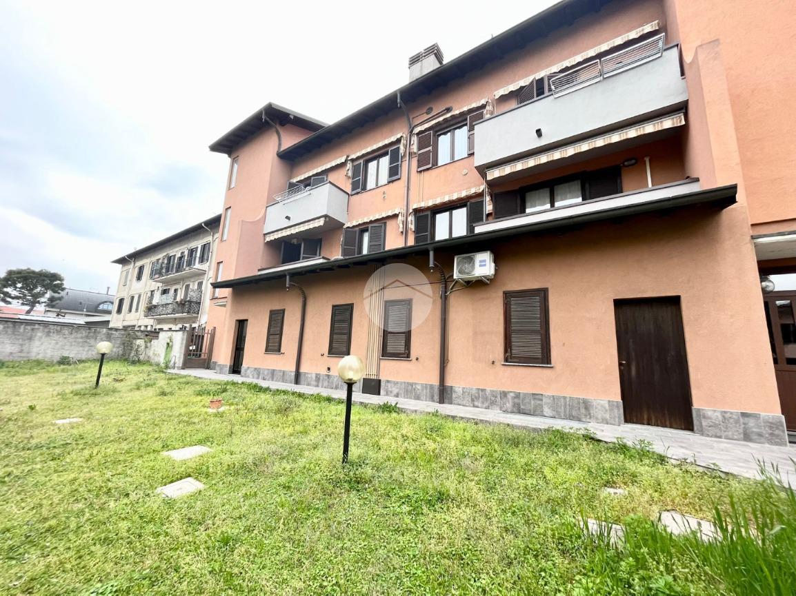 4 rooms Apartment in Uboldo, Italy No. 21892