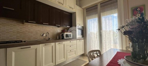 1 bedroom Apartment in Florence, Italy No. 330090 2