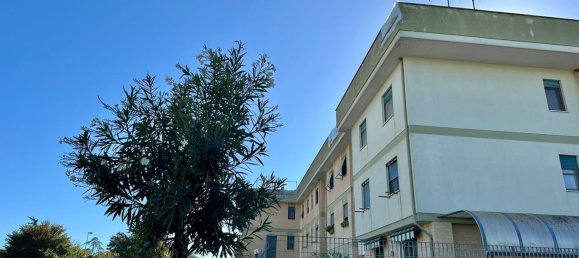 6-salle Appartement à Nettuno, Italy No. 44109 48