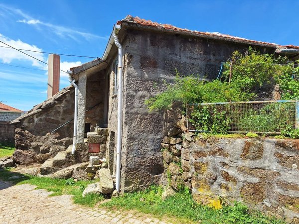 Casa de 2 dormitorios en Cinfaes, Portugal No. 165570