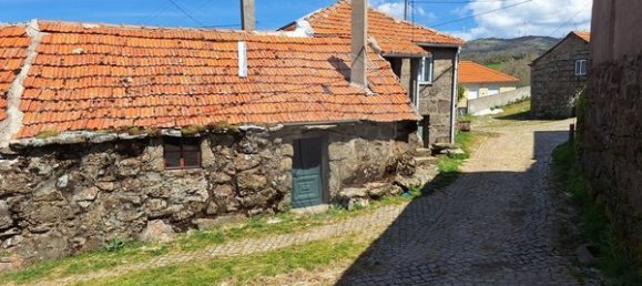 Casa de 2 dormitorios en Cinfaes, Portugal No. 165570 2