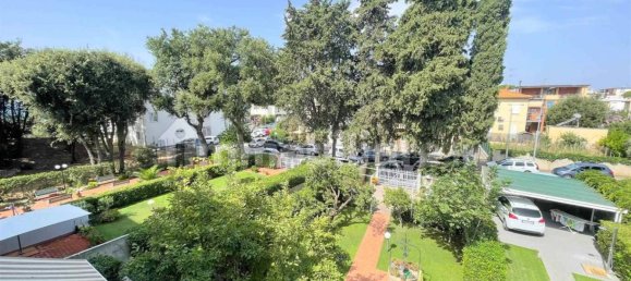 Apartamento de 2 dormitorios en Follonica, Italy No. 39689 2