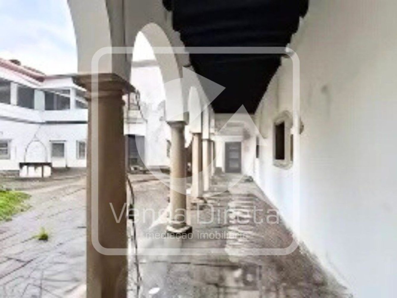 Bâtiment à Almeirim, Portugal 1295m² No. 355851