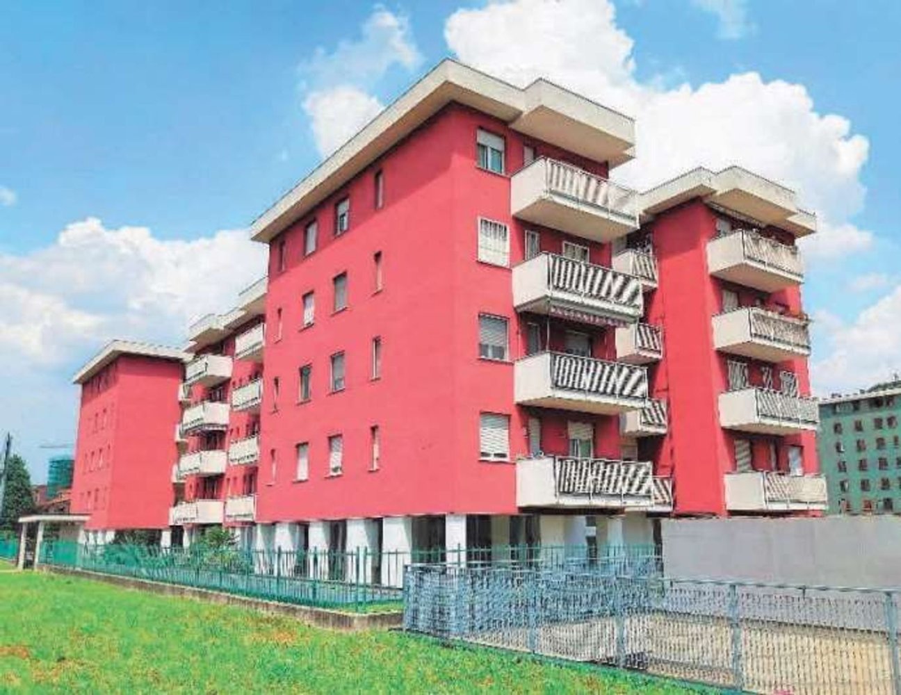 6 rooms Apartment in Garbagnate Milanese, Italy No. 97615