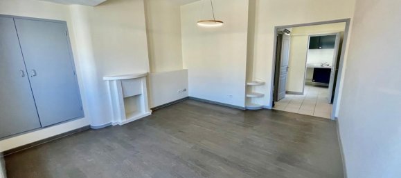 3 rooms Apartment in Marseille, France No. 339803 2