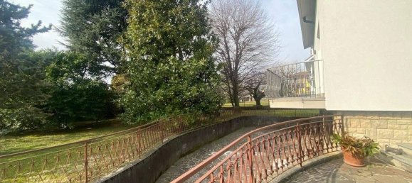 4 rooms Villa in Villa d'Almè, Italy No. 87491 3