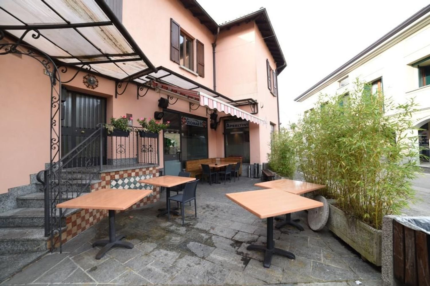 2غرفة عقار تجاري في Bosisio Parini, Italy رقم 133214