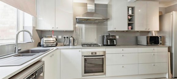 4 Schlafzimmer Haus in Bushey, United Kingdom, Nr. 6201 2