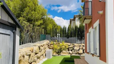 Villa de 4 dormitorios en Alicante, Spain No. 190096