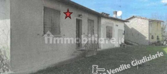 3-salle Appartement à Castelnovo ne' Monti, Italy No. 330536 2