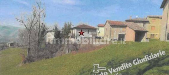 3-salle Appartement à Castelnovo ne' Monti, Italy No. 330536 4