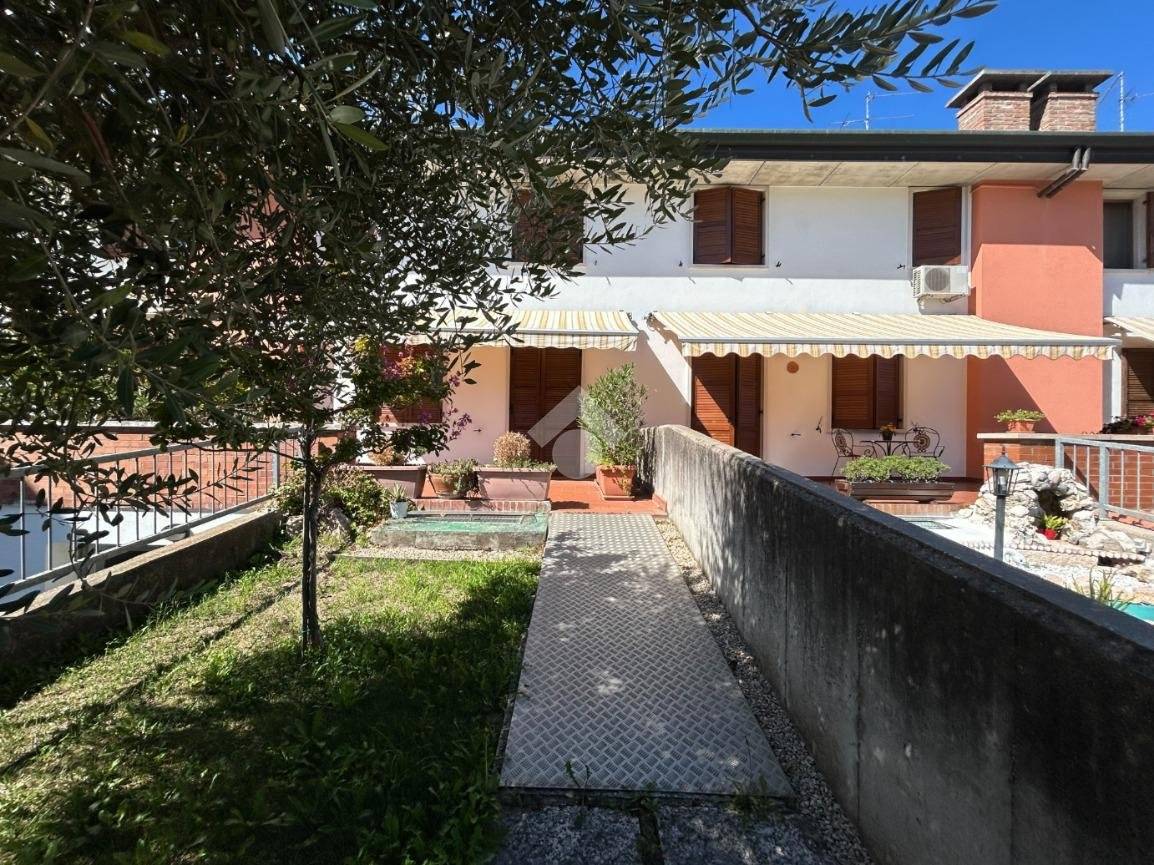 3 bedrooms House in Isola della Scala, Italy No. 363966