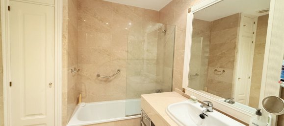 4 bedrooms Penthouse in Marbella, Spain No. 146949 11