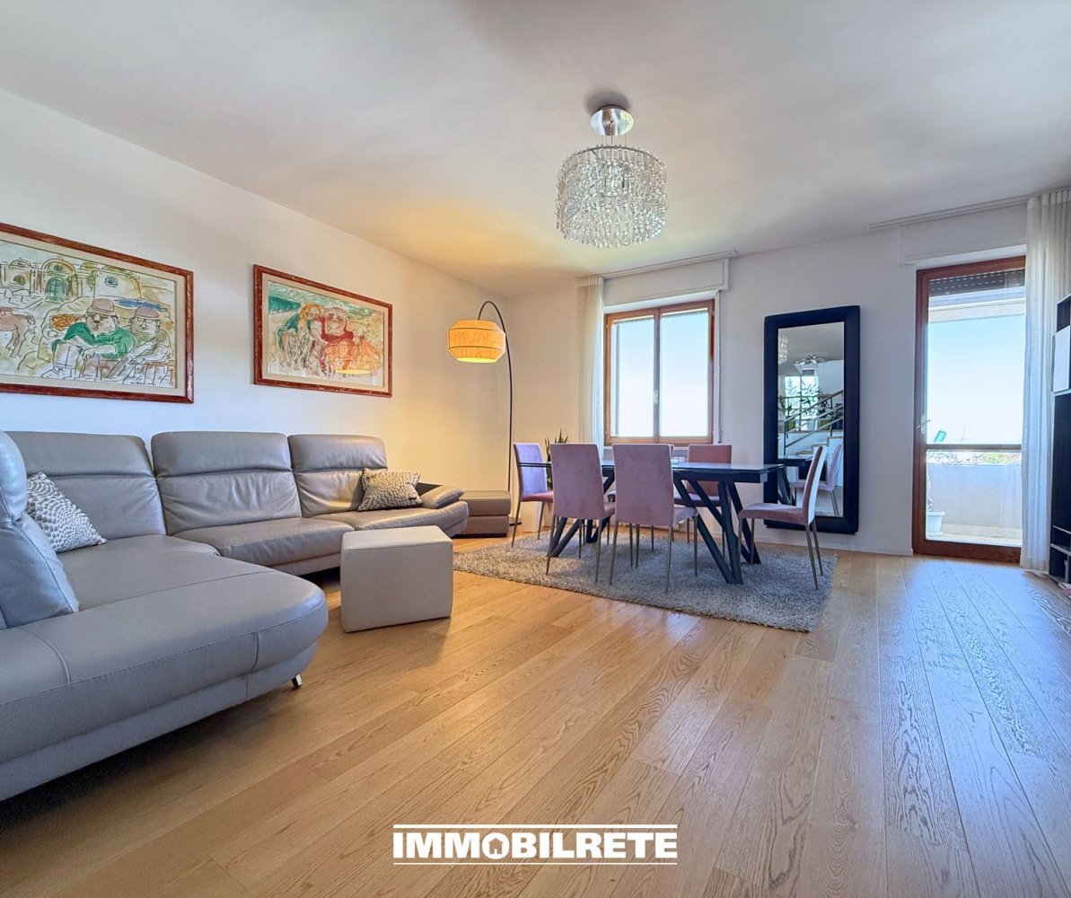 5 bedrooms Apartment in Matera, Italy No. 370052