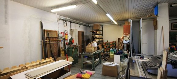 291m² Commercial property in Mariano Comense, Italy No. 333721 31