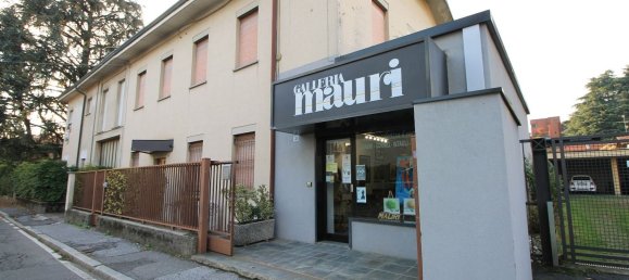 291m² Commercial property in Mariano Comense, Italy No. 333721 2