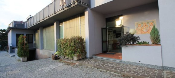 291m² Commercial property in Mariano Comense, Italy No. 333721 4