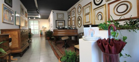 291m² Commercial property in Mariano Comense, Italy No. 333721 9