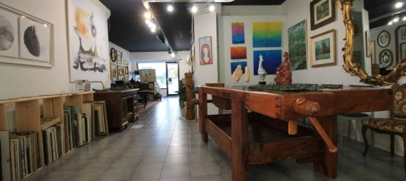 291m² Commercial property in Mariano Comense, Italy No. 333721 3