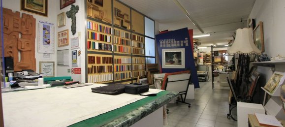 291m² Commercial property in Mariano Comense, Italy No. 333721 6